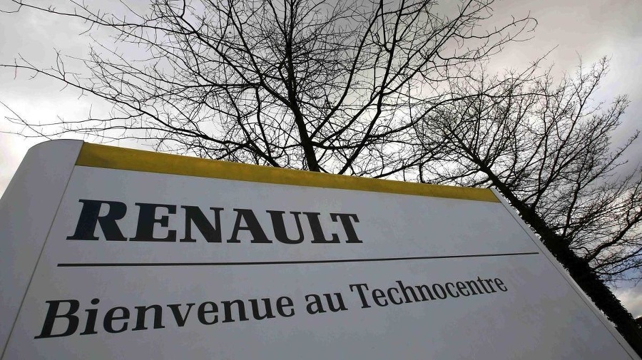 Akcie Renaultu prudko klesajú.