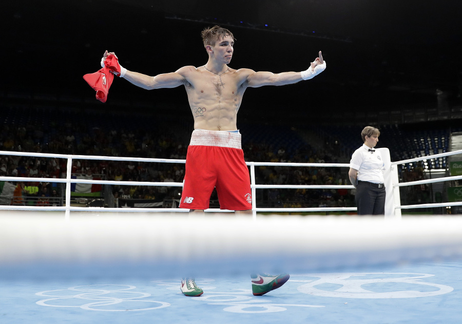 Michael Conlan a vztýčené