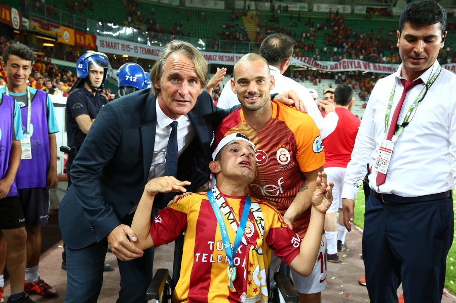 Wesley Sneijder daroval svoju