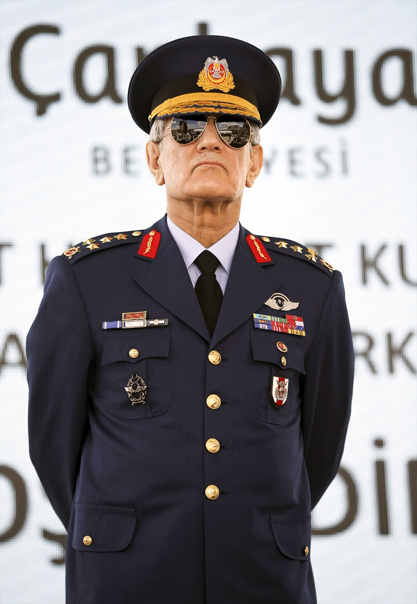 Generál Akin Öztürk.