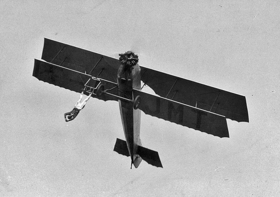 1916 - prvý let