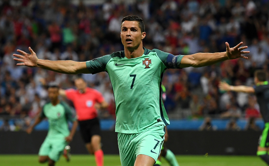 Hviezdny Ronaldo potiahol Portugalsko.