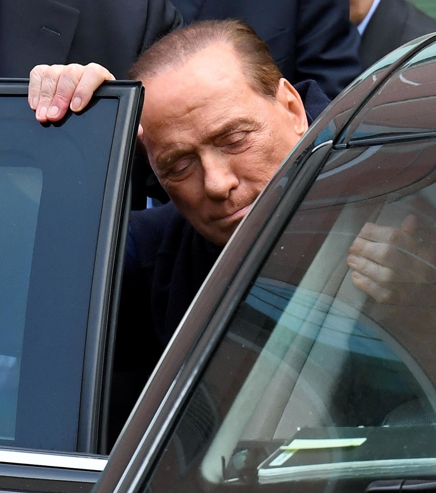 Expremiér Berlusconi pri odchode