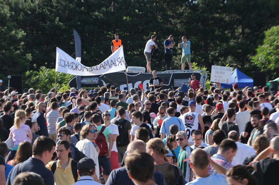 Protest proti Robertovi Ficovi