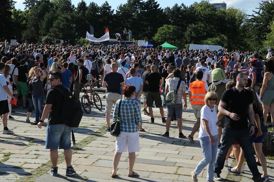 Protest proti Robertovi Ficovi