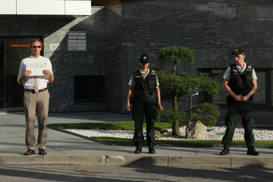 Protest proti Robertovi Ficovi