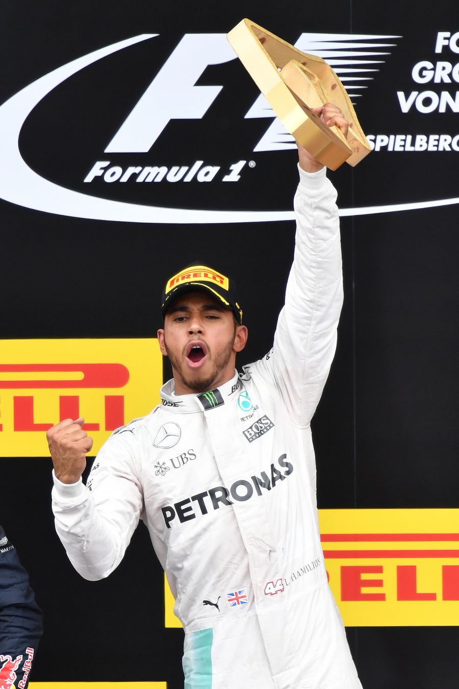 Hamilton si pripísal triumf