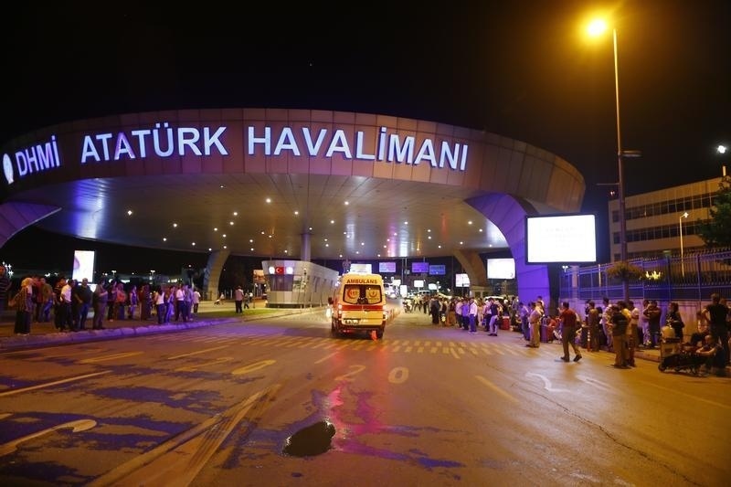 Tureckým letiskom otriasli výbuchy.