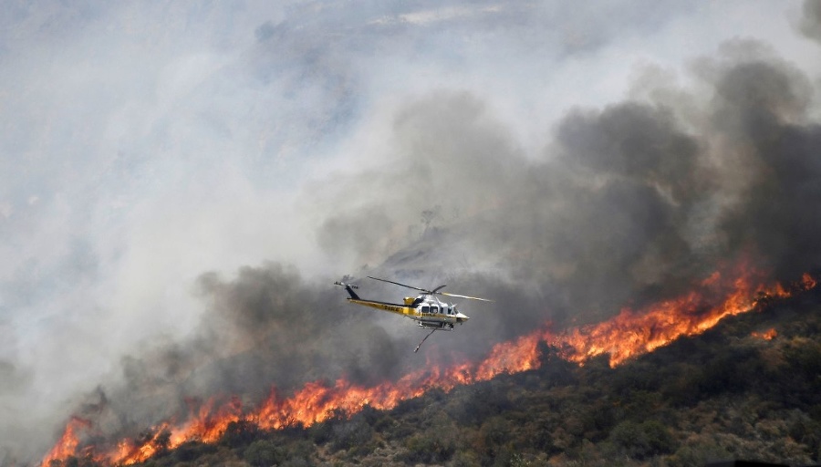 Kaliforniu sužujú mohutné požiare.