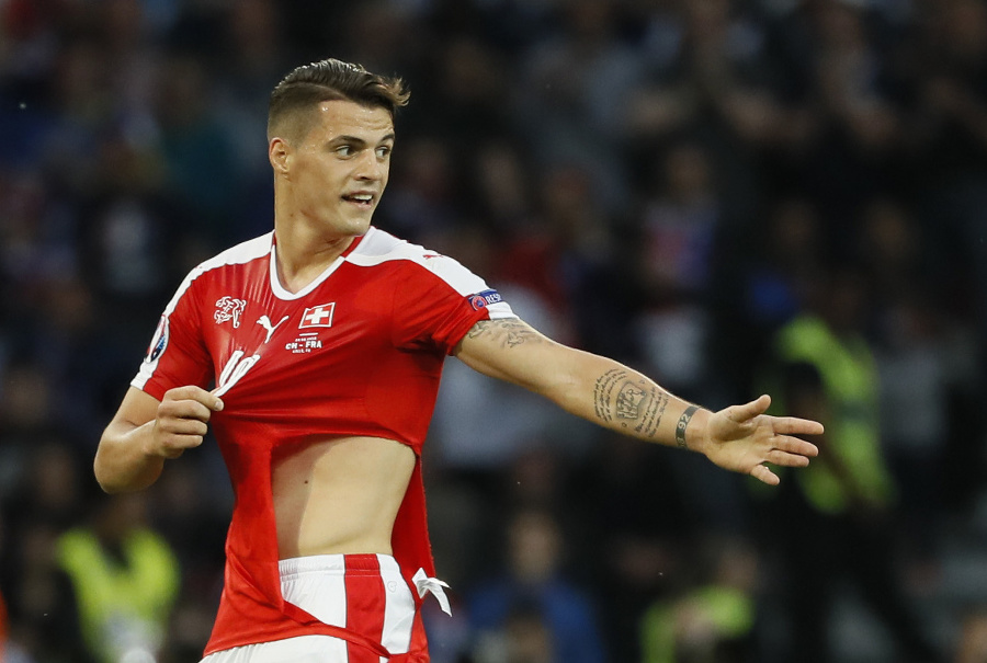 Granit Xhaka musel roztrhaný