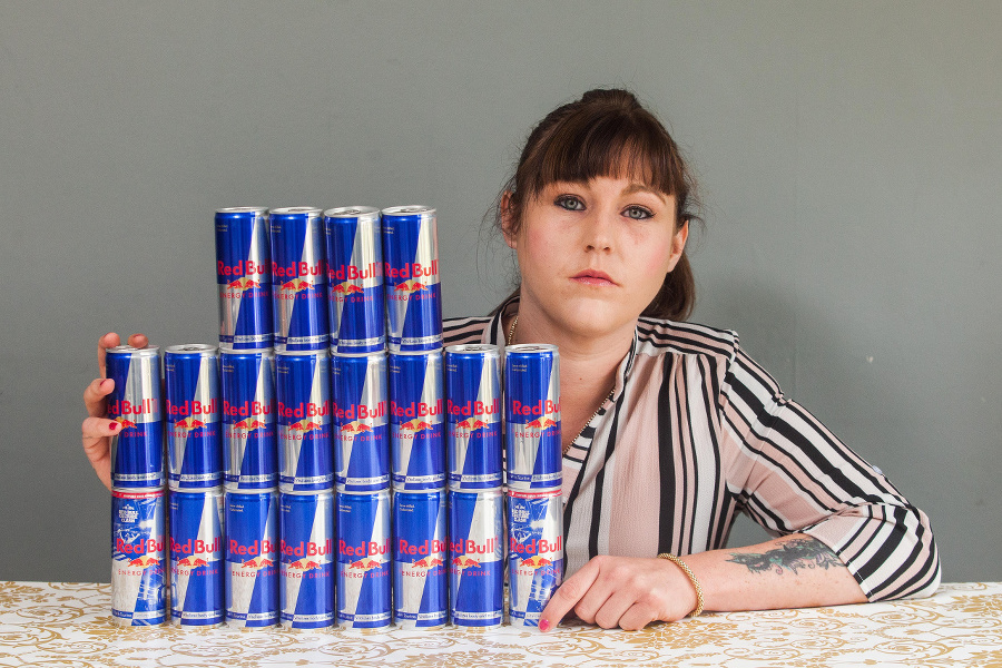 Mary bola závislá na Red Bulle.