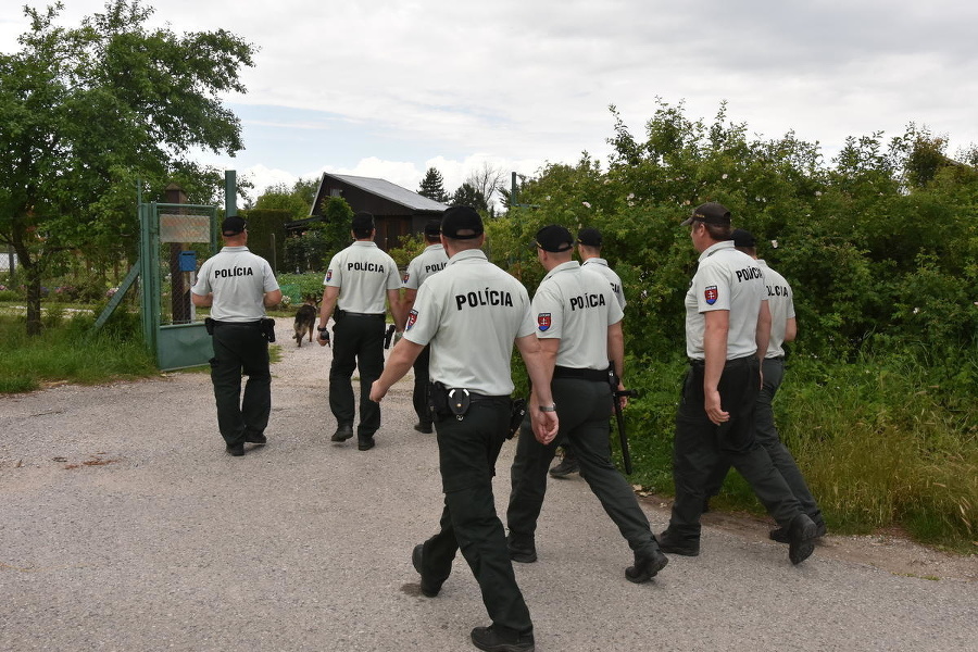 Polícia pátra po väzňovi