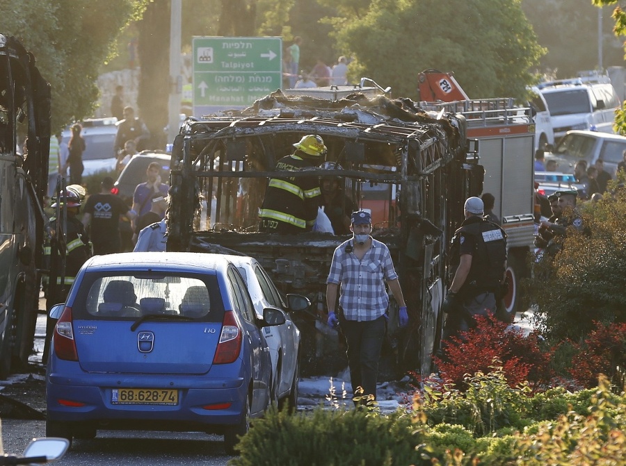 Výbuch v autobuse mala