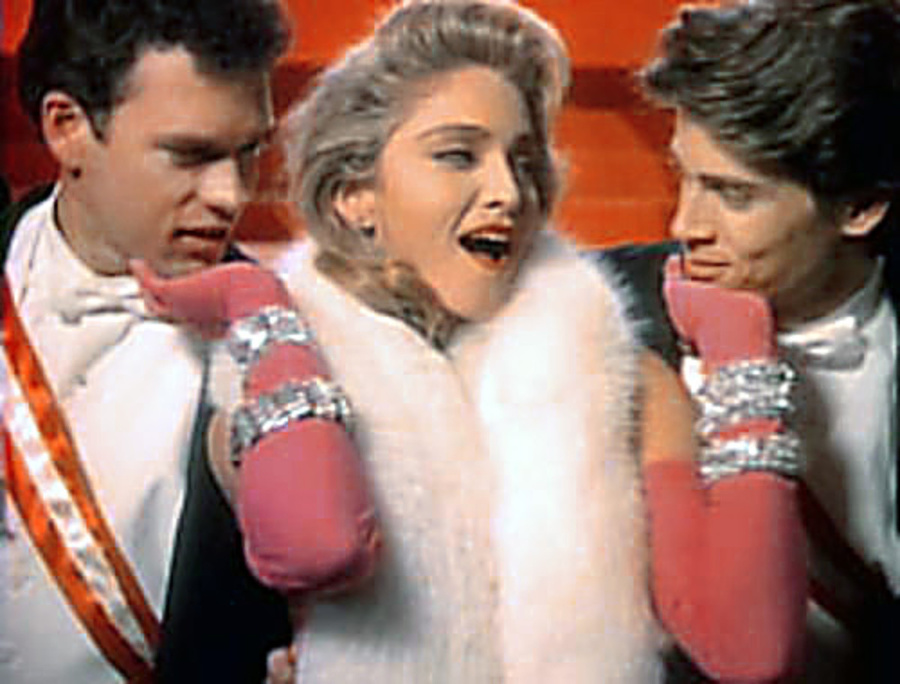 Madonna vo videoklipe Material