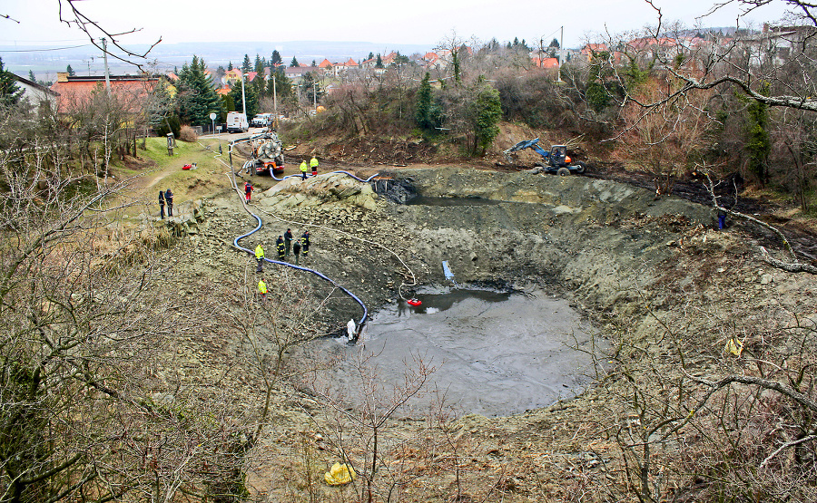 Pri jazierku ostal iba