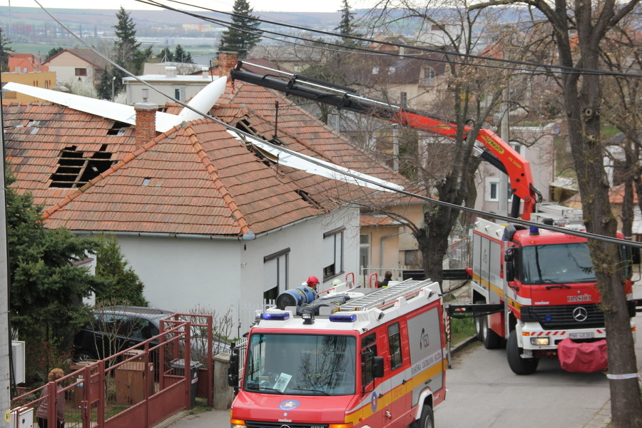 Lietadlo vážiace okolo 300