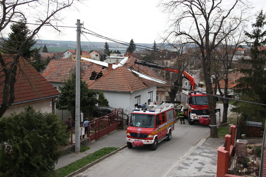 Lietadlo vážiace okolo 300