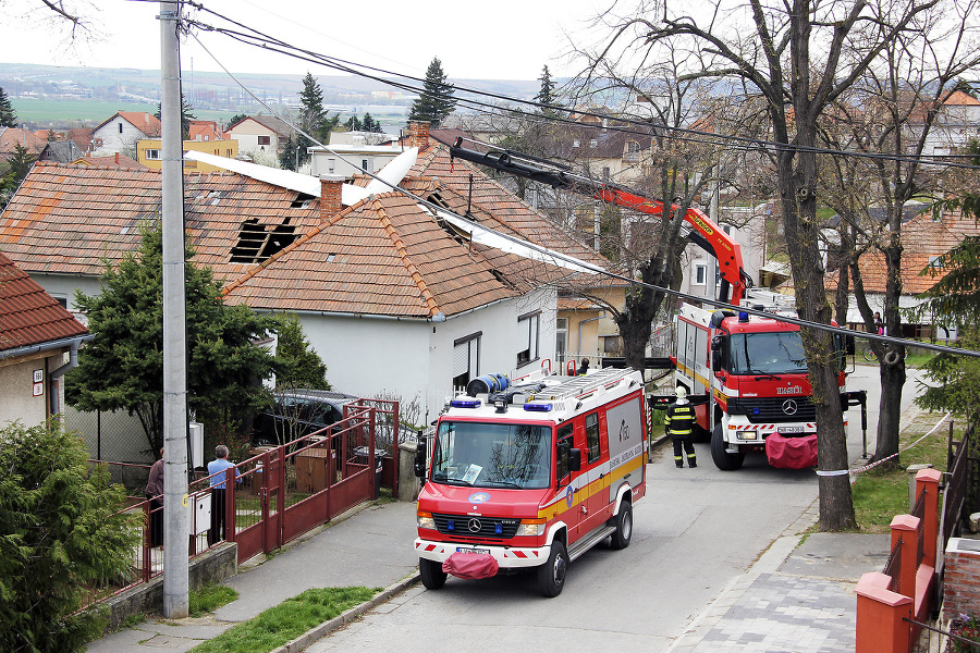 Lietadlo vážiace okolo 300