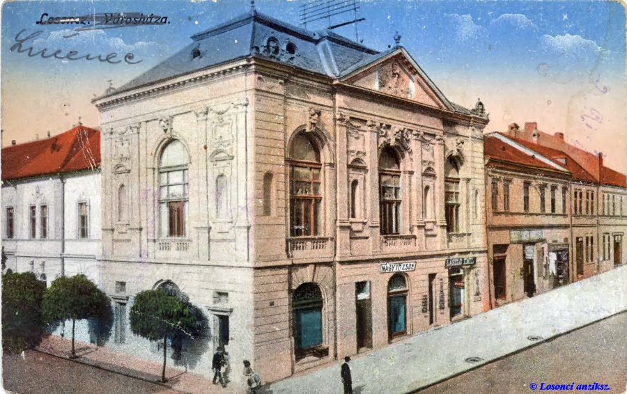 1894: Dobová snímka mestského domu.