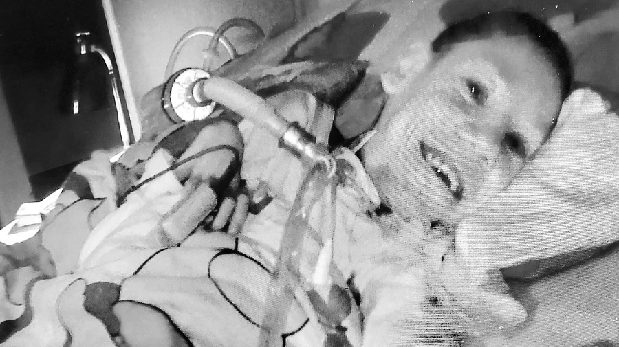 Dominik vážil v čase smrti len 19 kilogramov, neustále musel byť napojený na prístroje.