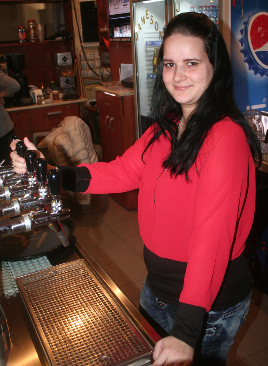 Barmanka Veronika (23)