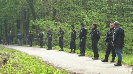 Českí policajti prehľadali okolie