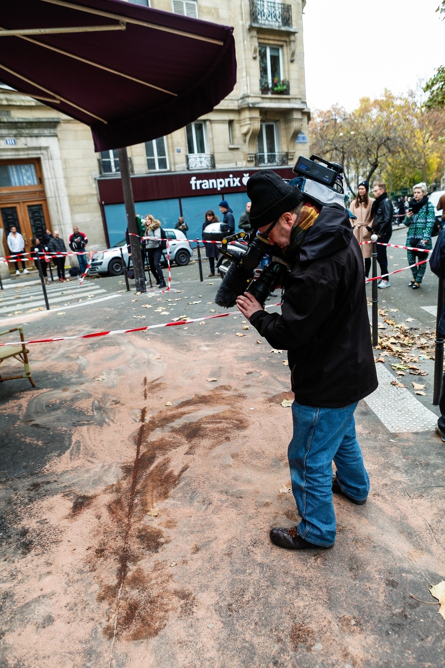 Stopy krvi po parížskom