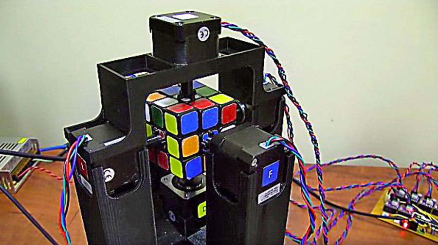 Rubikov robot 1,047 s