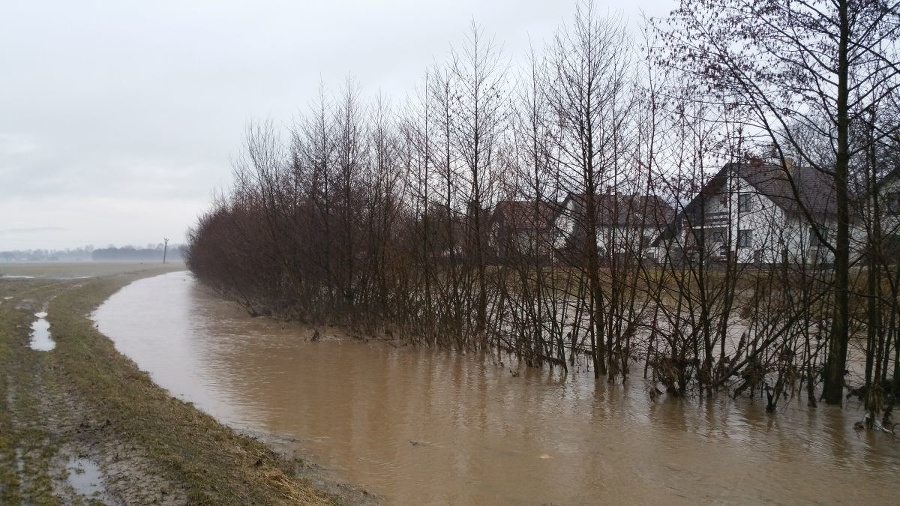 Rozvodnená rieka Rimava v