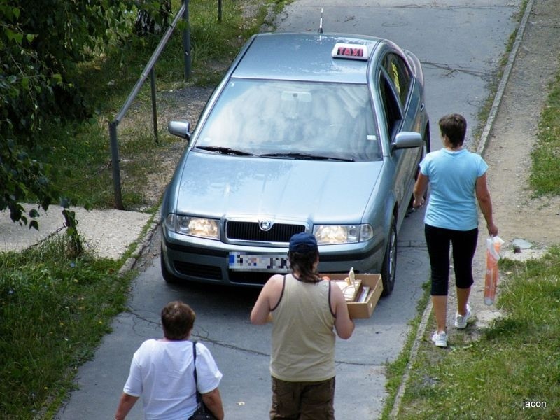 Drzý taxikár: Zaparkoval aj