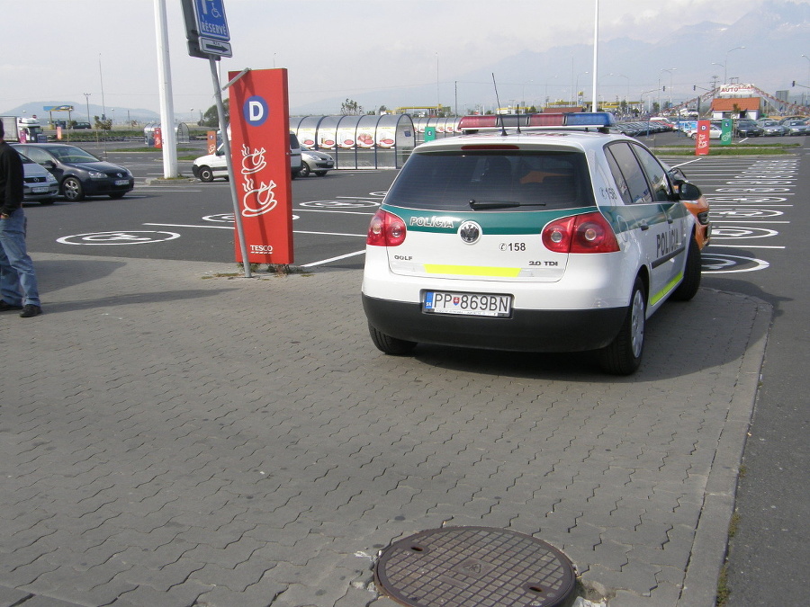 Policajti vodiča pokutovali za