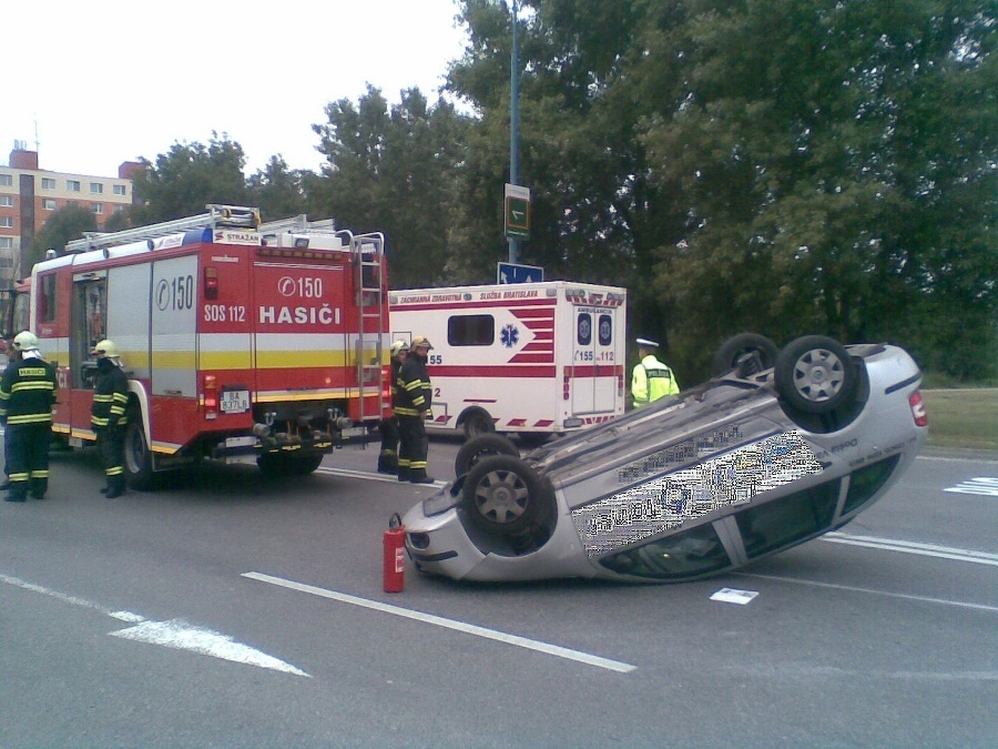 Fabia skončila na streche,