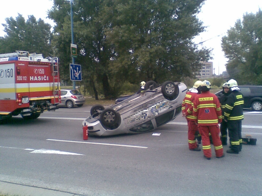 Fabia skončila na streche,