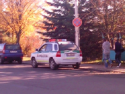 Policajti zastavili v zákaze