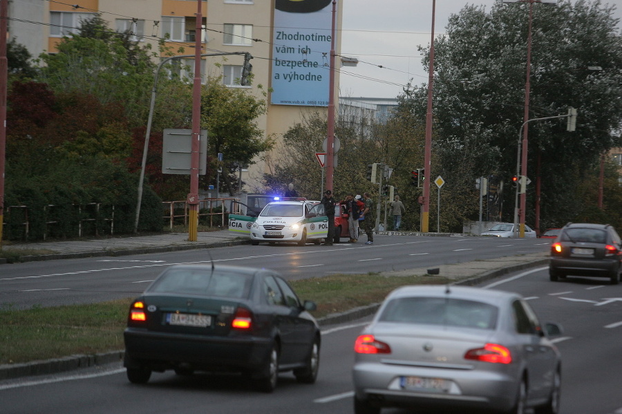 Policajti stopli neporiadneho vodiča,