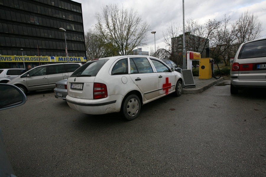 Biele auto má na