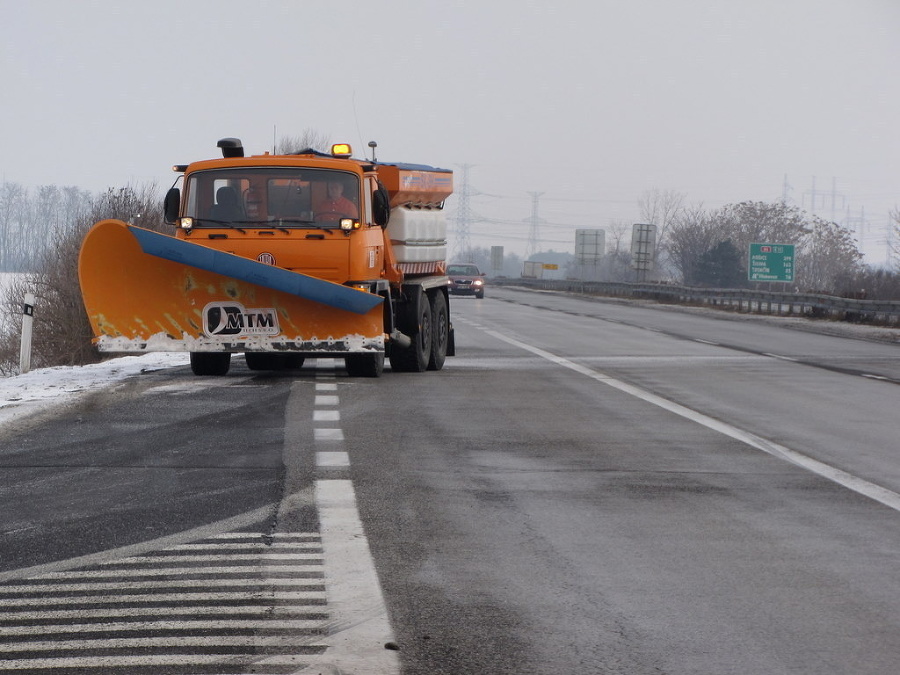 Diaľnica, exit Trnava, 22.