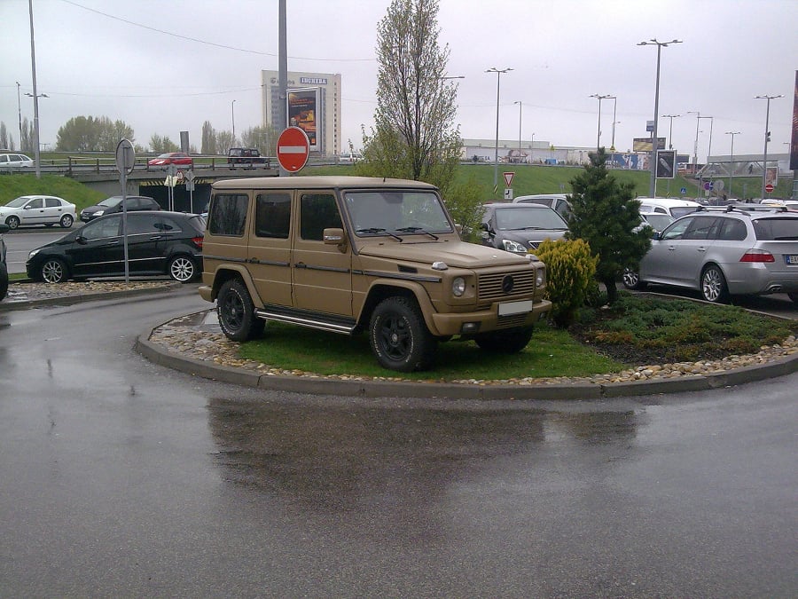 Zle zaparkovaný Mercedes G