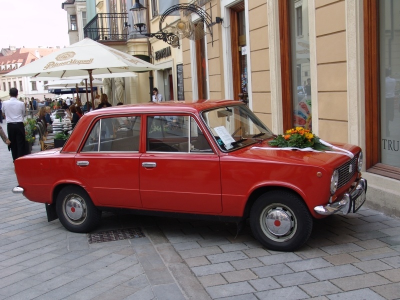 Legendárne auto odviezlo mladomanželov