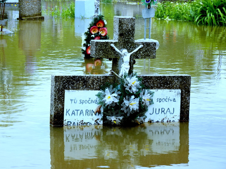 Povodne nenechajú na pokoji