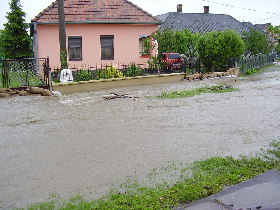 Zaplavený Černochov.