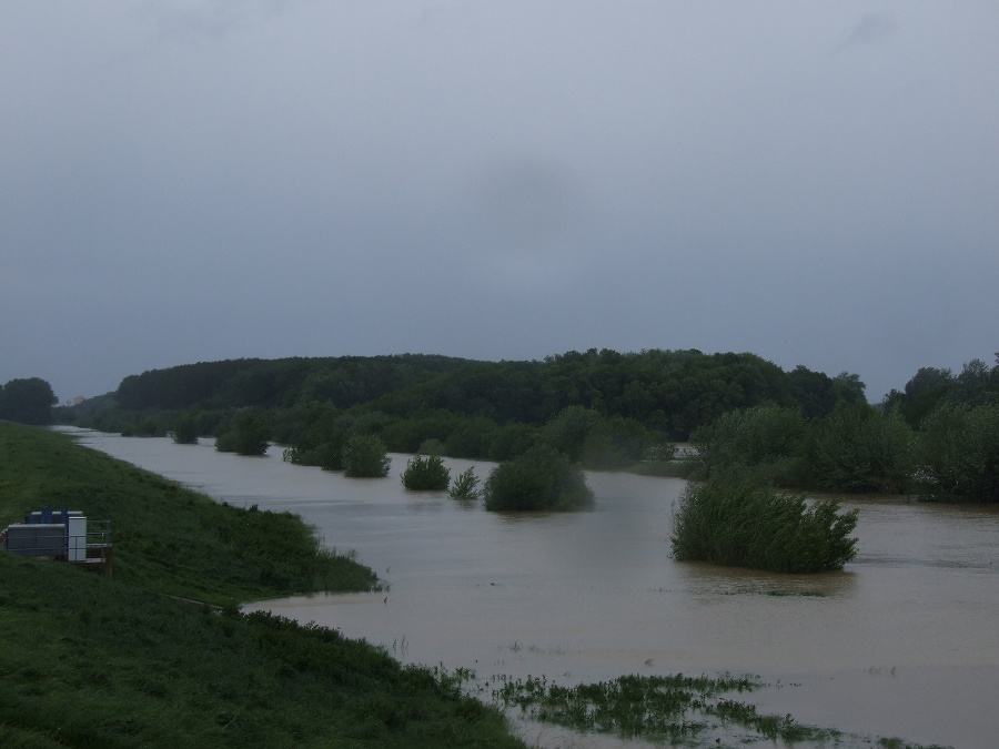 Rozvodnená rieka Nitra v