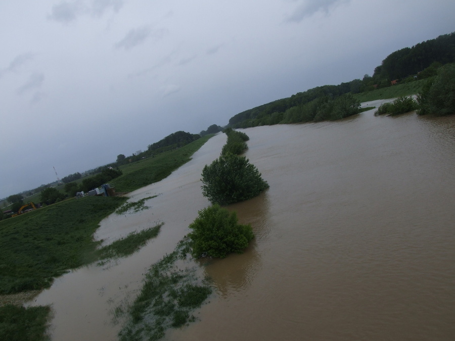 Rozvodnená rieka Nitra v