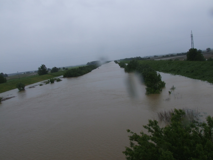 Rozvodnená rieka Nitra v