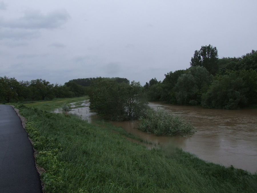 Rozvodnená rieka Nitra v