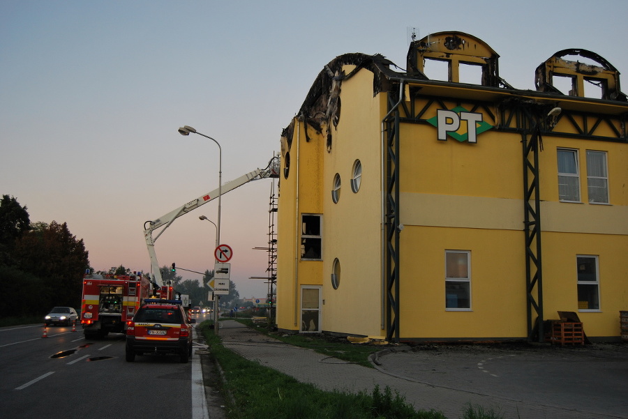 Piešťanské nákupné centrum zhorelo