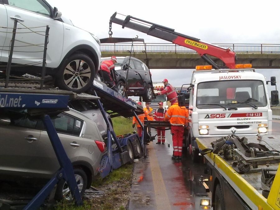 Na trojprúdovej diaľnici medzi