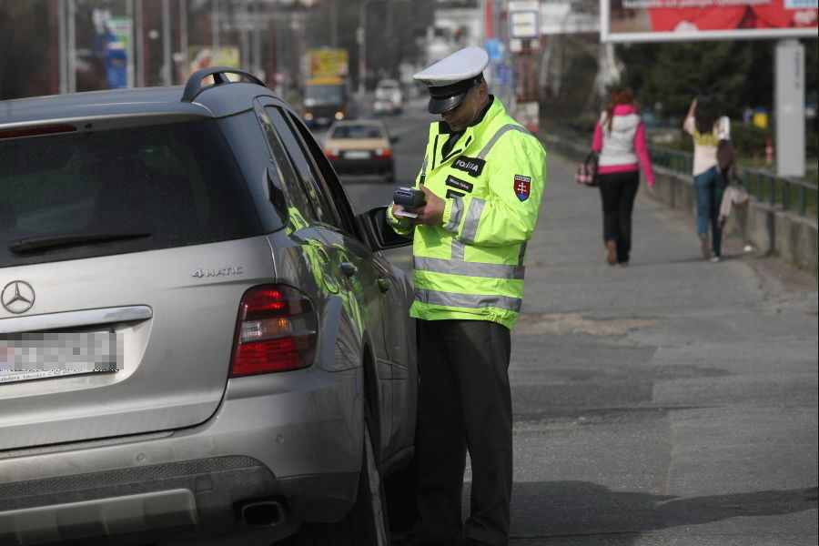 Vodička Mercedesu zaplatila pokutu