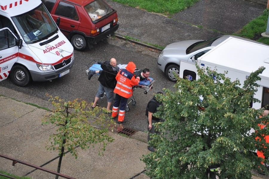 Takto zachraňovali postreleného policajta