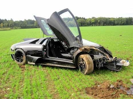 Zdemolované Lamborghini odfotil na